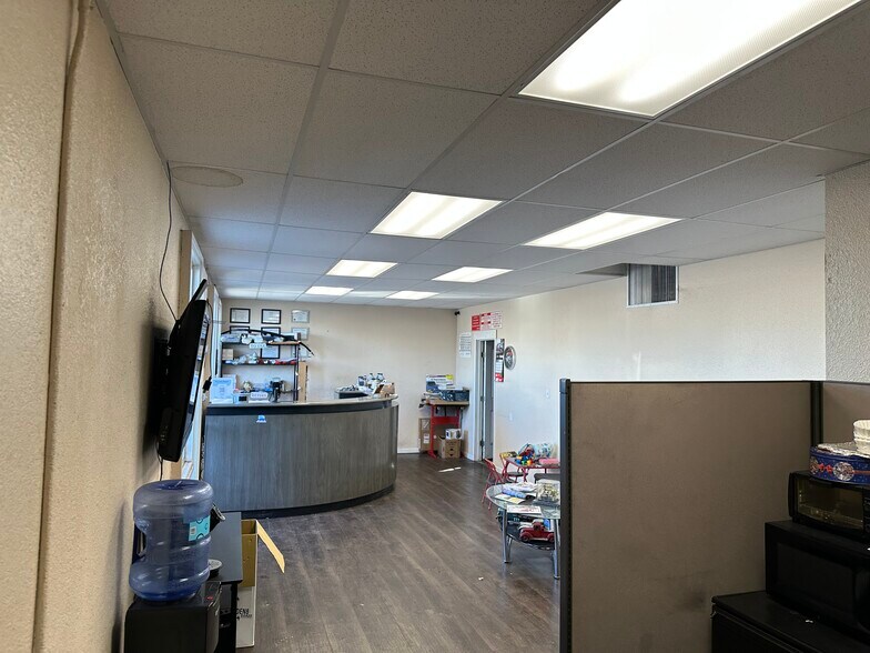 More Photos Of 316 18th St, Greeley Auto Repair For Lease