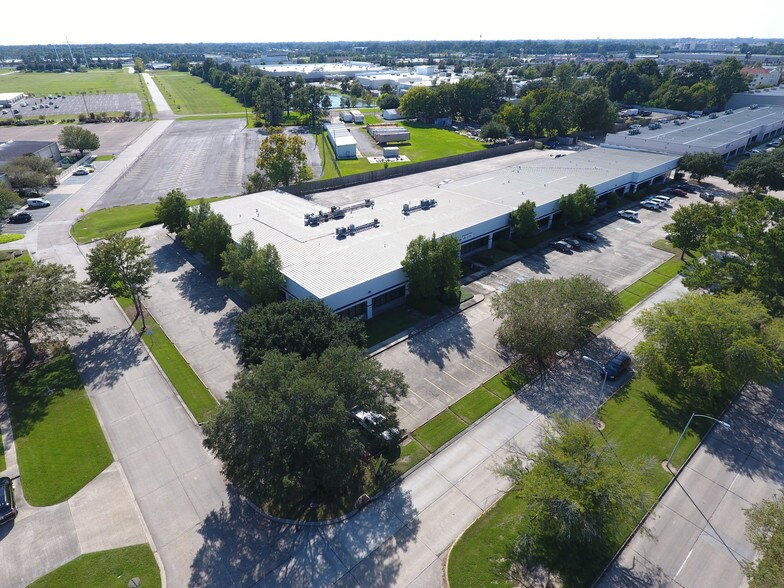 More Photos Of 11200 Industriplex Blvd, Baton Rouge Showroom For Lease