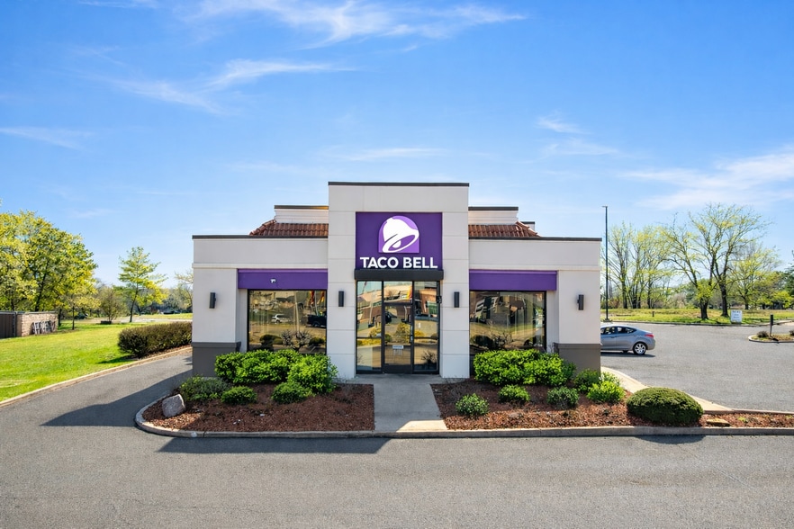 Primary Photo Of 1129 E Main St, Greenwood Fast Food For Sale