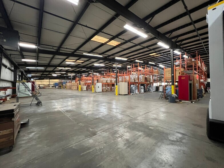 More Photos Of 2007 Gateway Blvd, Charlotte Warehouse For Lease