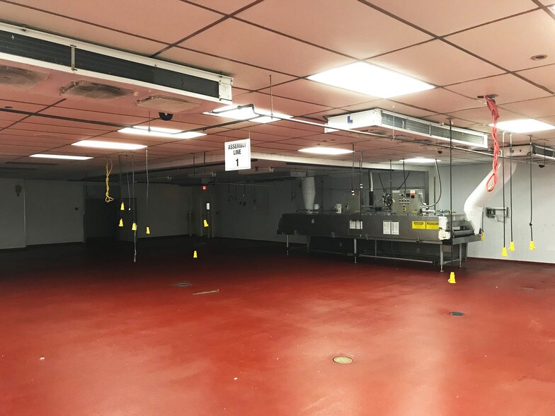 More Photos Of 740 Schneider Dr, South Elgin Manufacturing For Sale