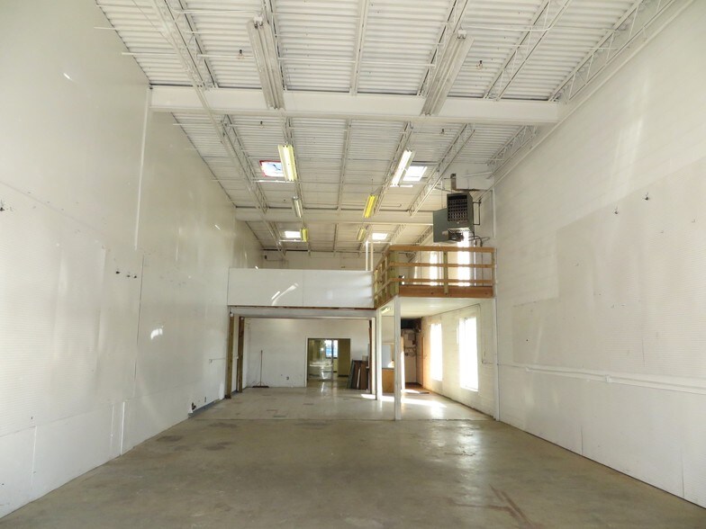 More Photos Of 5714 Industry Ln, Frederick Warehouse For Lease