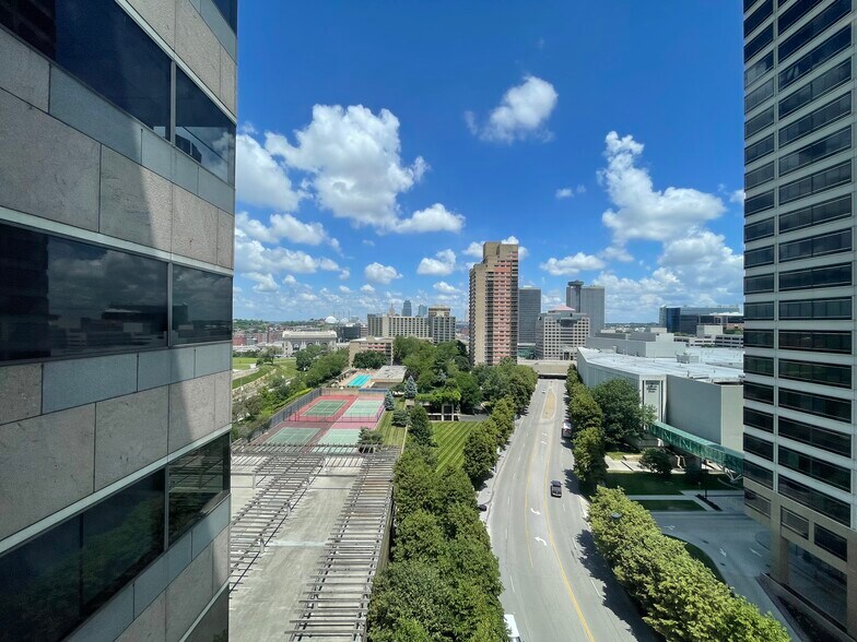 More Photos Of 2600 Grand Blvd, Kansas City Office For Lease