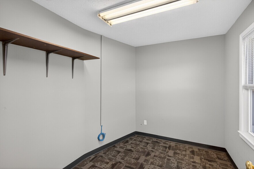 More Photos Of 114 Lexington Tpke, Amherst Medical For Lease