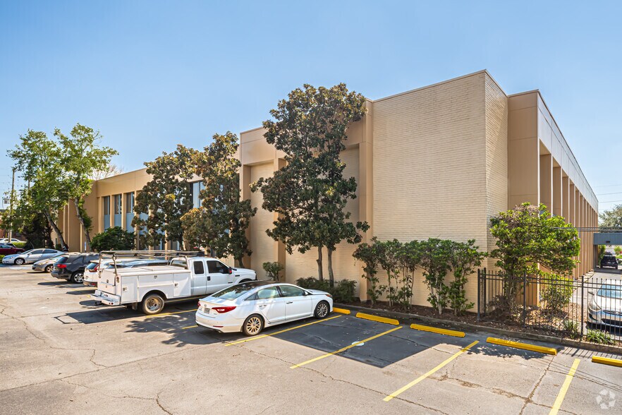 More Photos Of 2200 Veterans Memorial Blvd, Kenner Office For Lease