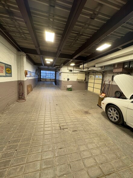 More Photos Of 110 Penn Ave, Pittsburgh Auto Dealership For Sale