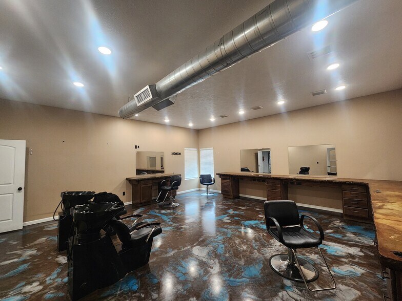 More Photos Of 109 W Poplar St, Harrisburg Specialty For Sale