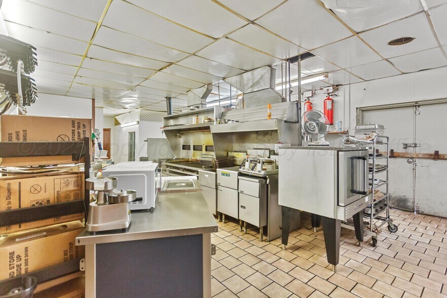 More Photos Of 103 Interstate 40, Shamrock Restaurant For Sale