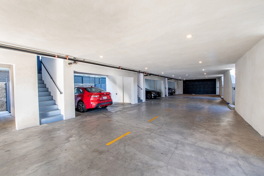 More Photos Of 1002 N Hudson Ave, Los Angeles Apartments For Sale