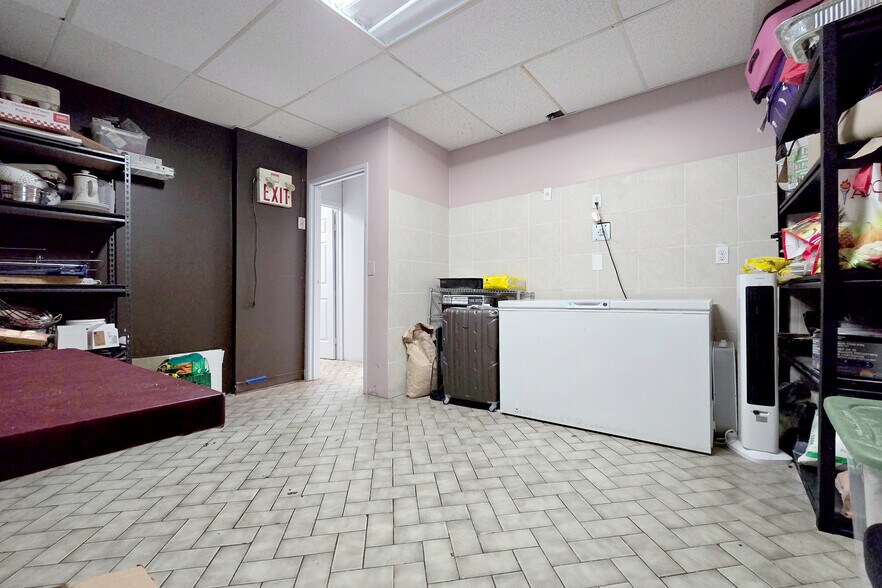 More Photos Of 2019 Bank St, Ottawa Apartments For Sale