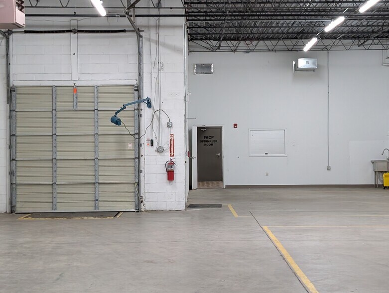 More Photos Of 1957 Quincy Ct, Glendale Heights Warehouse For Lease