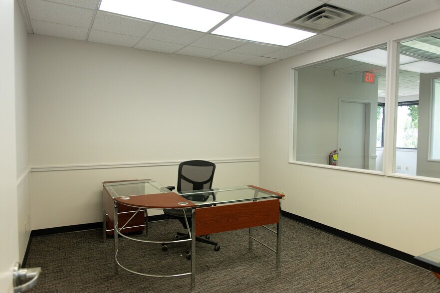 More Photos Of 11820-11830 Nicholas St, Omaha Office For Lease