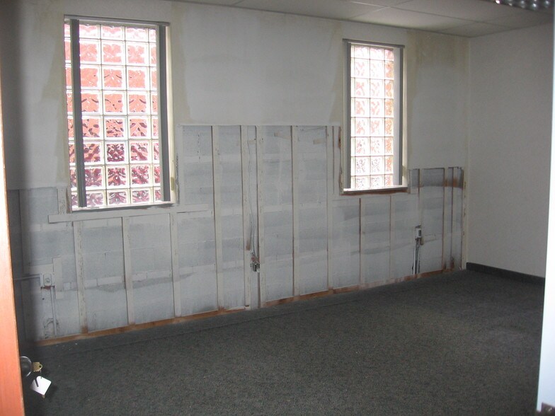 More Photos Of 4209-4221 Pearl Rd, Cleveland General Retail For Lease