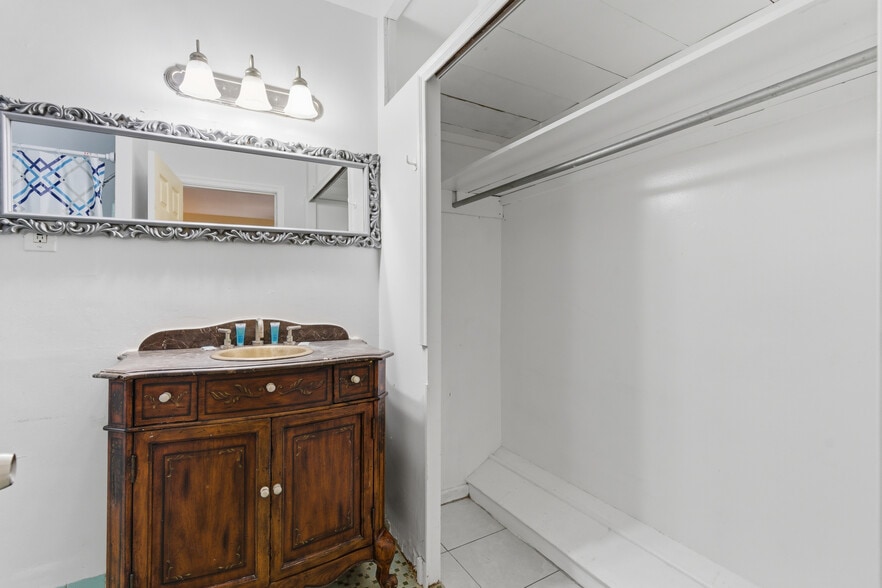 More Photos Of 320 N Federal Hwy, Lake Worth Hotel For Sale