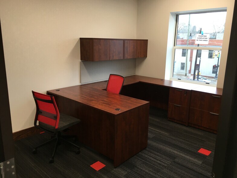 More Photos Of 23 W Pike St, Houston Storefront Retail Office For Lease