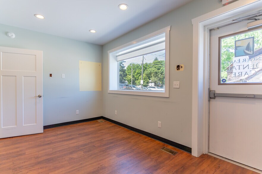 More Photos Of 24 Mill St, Naples Office For Sale