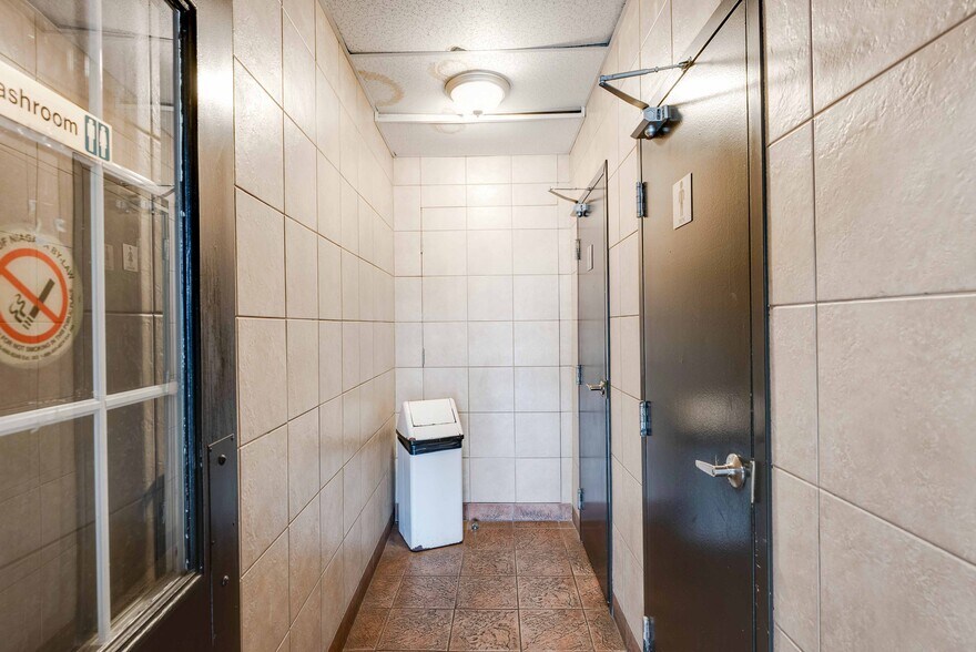 More Photos Of 231 St Paul St W, St Catharines General Retail For Sale