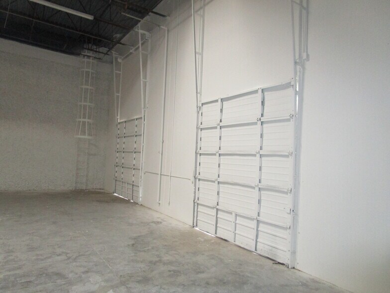 More Photos Of 11540 Pellicano Dr, El Paso Manufacturing For Lease