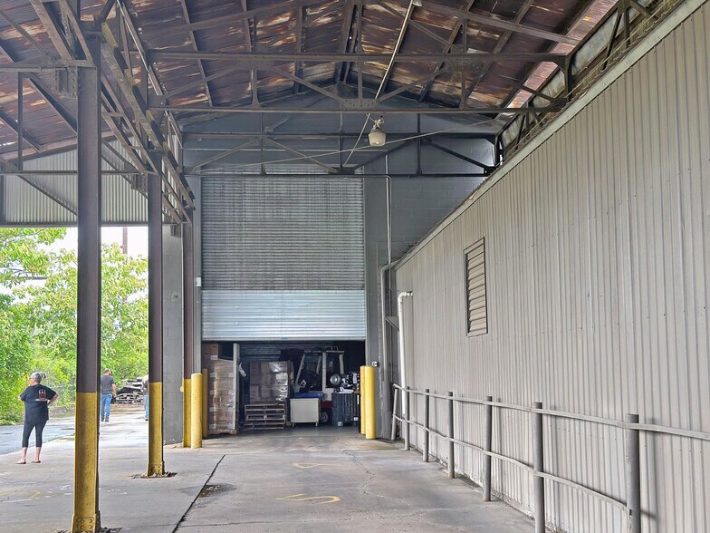 More Photos Of 1140 Garfield Ave, Lancaster Manufacturing For Sale