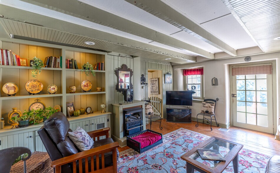 More Photos Of 547 Baltimore Pike, Glen Mills Office For Sale