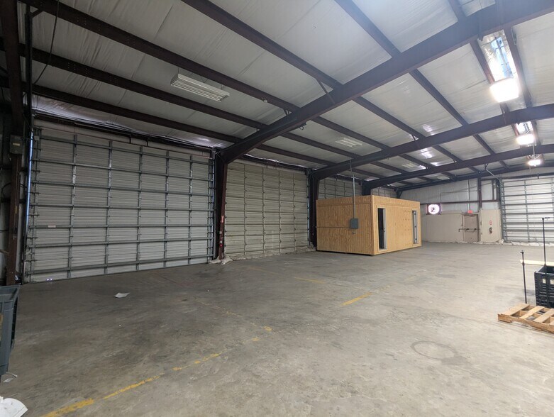 More Photos Of 2440 W Cardinal Dr, Beaumont Warehouse For Lease