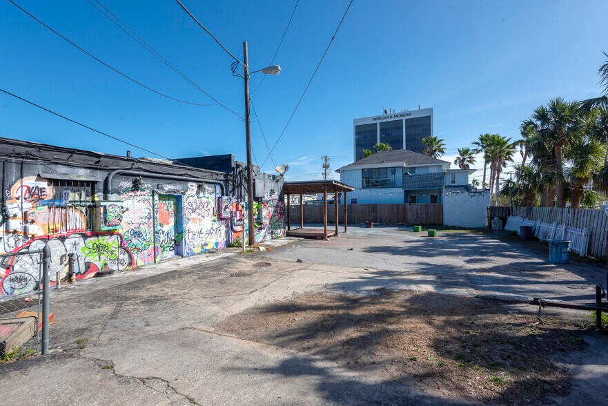 More Photos Of 310 Seabreeze Blvd, Daytona Beach Storefront For Sale