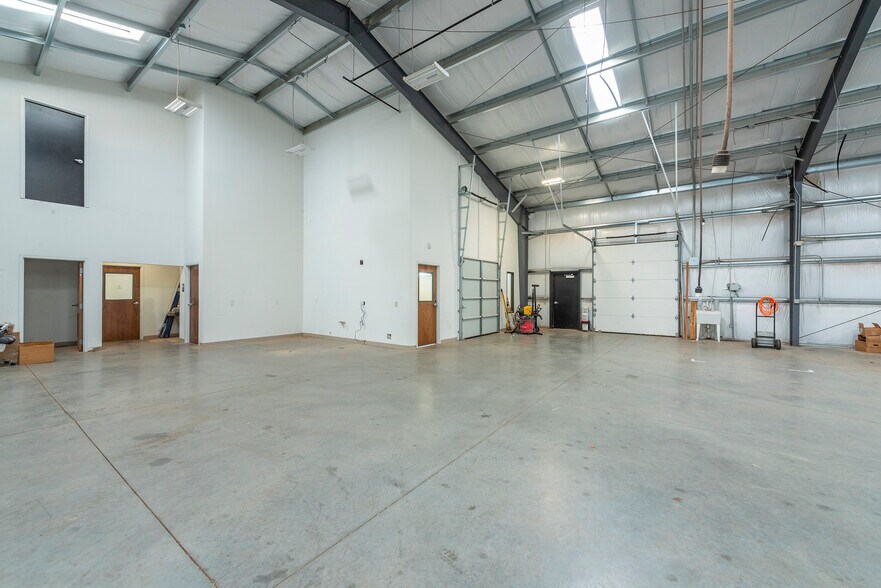 More Photos Of 25 Reeds Way, Flat Rock Warehouse For Lease