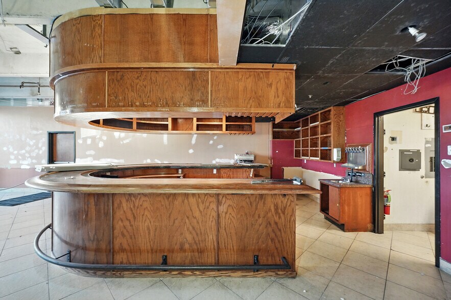 More Photos Of 320 1st St N, Jacksonville Beach Office Residential For Sale