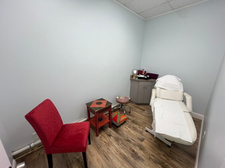 More Photos Of 3226-3230 W Kennedy Blvd, Tampa Storefront Retail Office For Sale