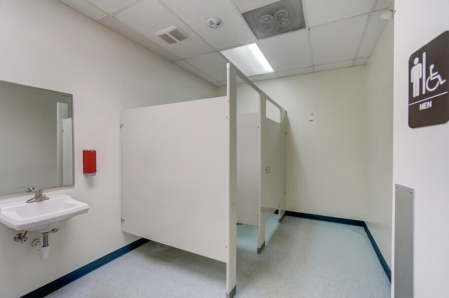 More Photos Of 2025 E 4th St, Lima Light Manufacturing For Sale