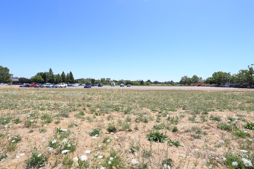 More Photos Of 2122 Northpoint Pky, Santa Rosa Land For Sale