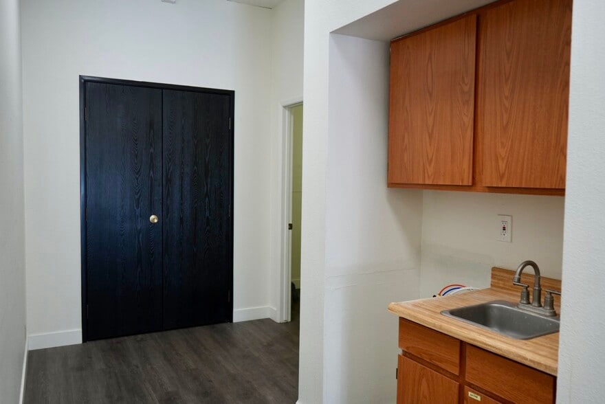 More Photos Of 5241 Lincoln Ave, Cypress Light Distribution For Lease