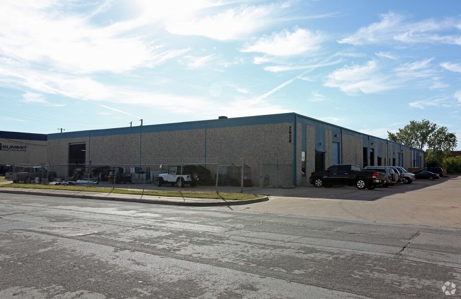 More Photos Of 2626 Manana Dr, Dallas Light Distribution For Lease