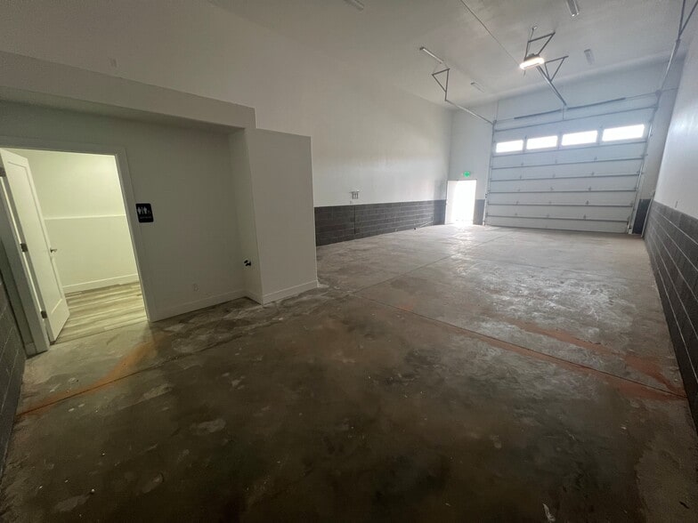 More Photos Of 448 Commerce Dr, Hurricane Warehouse For Sale