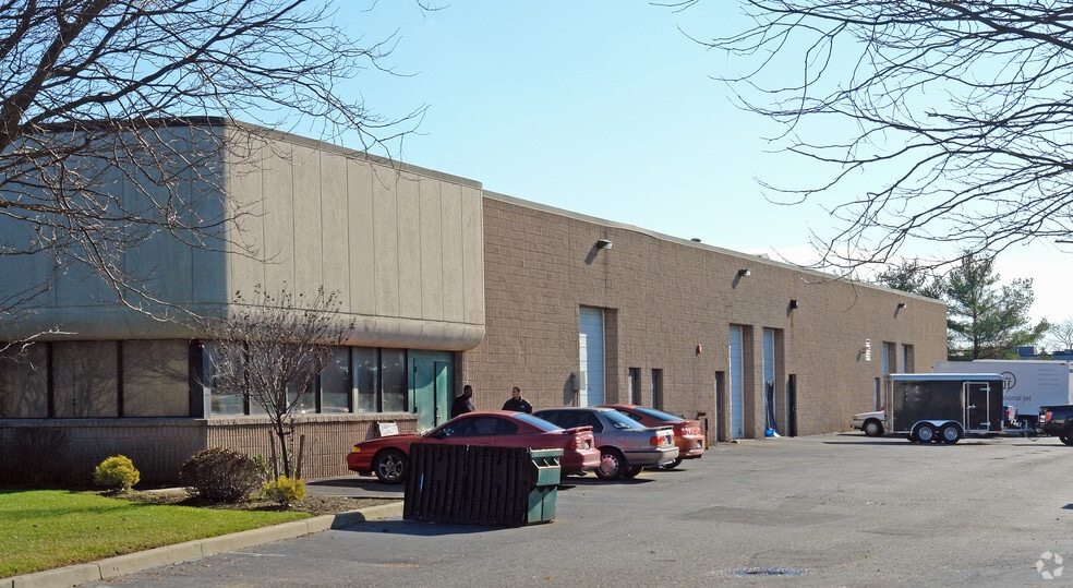 More Photos Of 950-960 S 2nd St, Ronkonkoma Warehouse For Lease