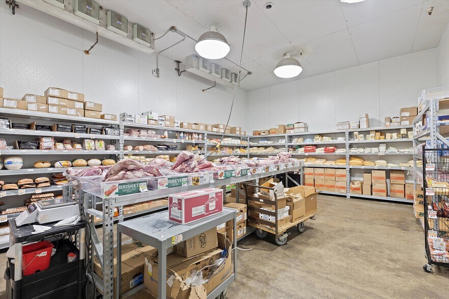 More Photos Of 156 NE 7th St, Newport Supermarket For Sale