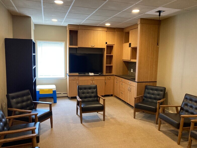 More Photos Of 1522 Superior St E, Duluth Medical For Sale