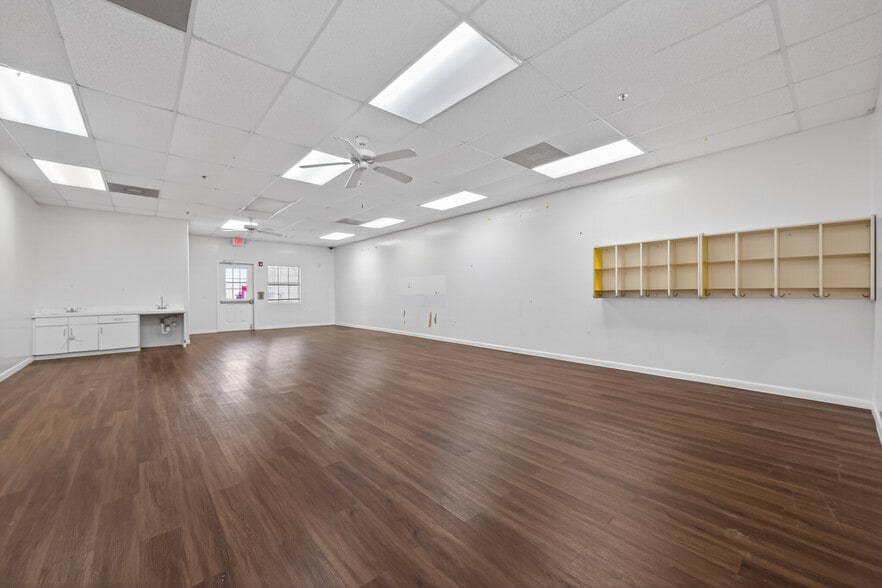 More Photos Of 8525 Queenston Blvd, Houston Freestanding For Sale