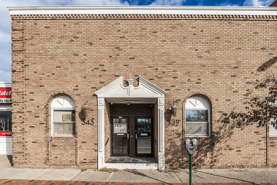 More Photos Of 337-343 Merrick Rd, Lynbrook Office For Sale