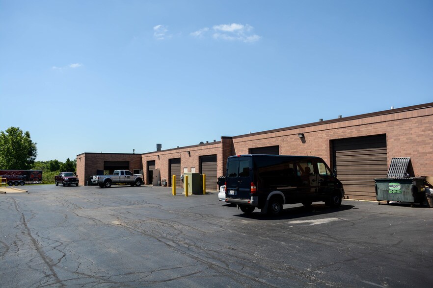 More Photos Of 500 Park Ave, Lake Villa Warehouse For Sale