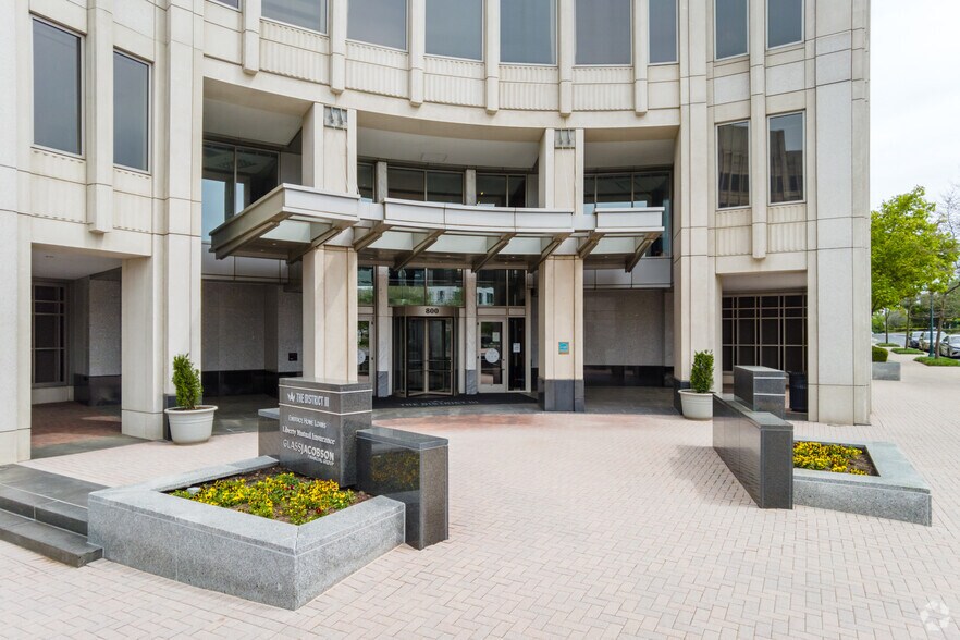 More Photos Of 800 King Farm Blvd, Rockville Office For Lease