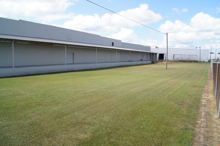 More Photos Of 2018 W Vernon Ave, Kinston Warehouse For Lease