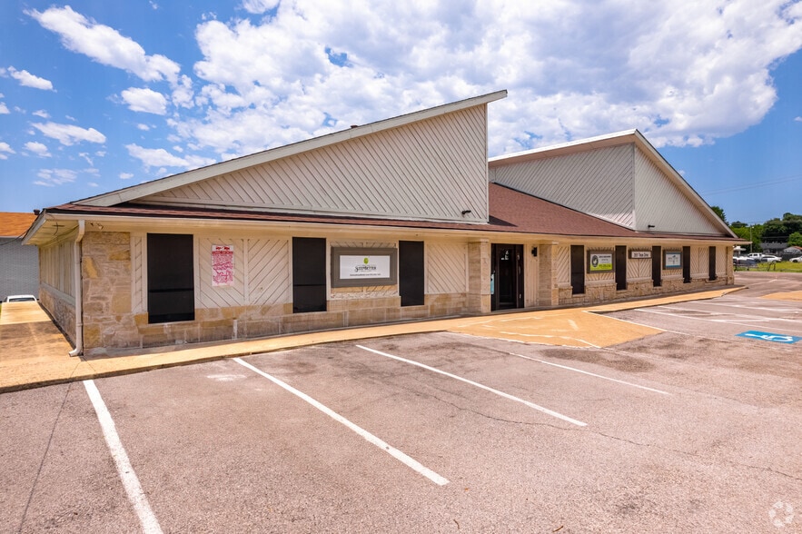 More Photos Of 2651 Texas Dr, Irving Medical For Lease