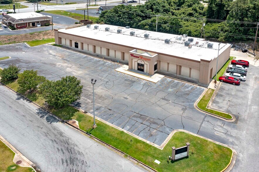 More Photos Of 3720 Bloomfield Village Dr, Macon-Bibb Storefront For Sale