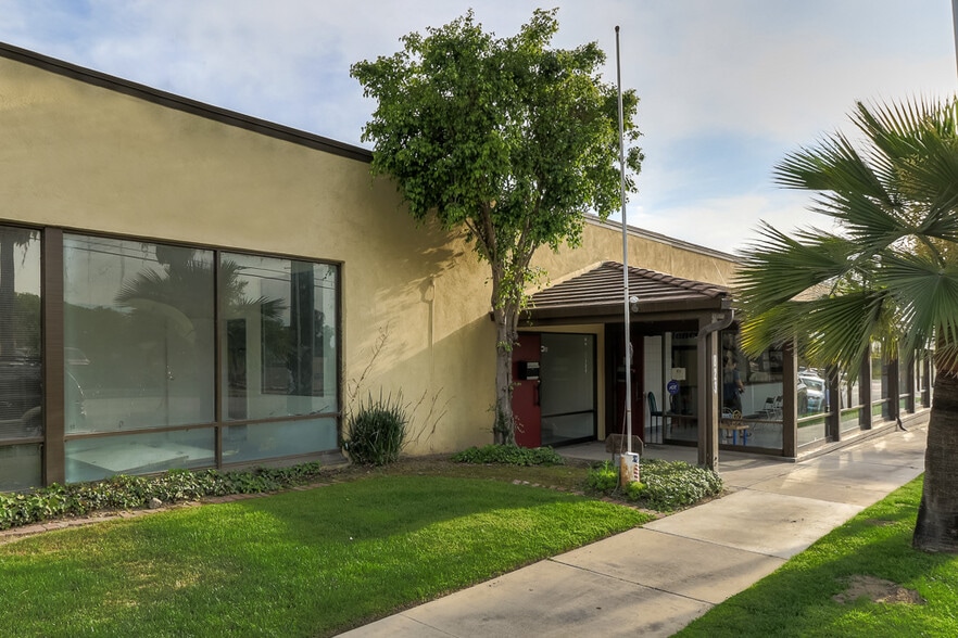 Primary Photo Of 823 W Colton Ave, Redlands Storefront For Lease