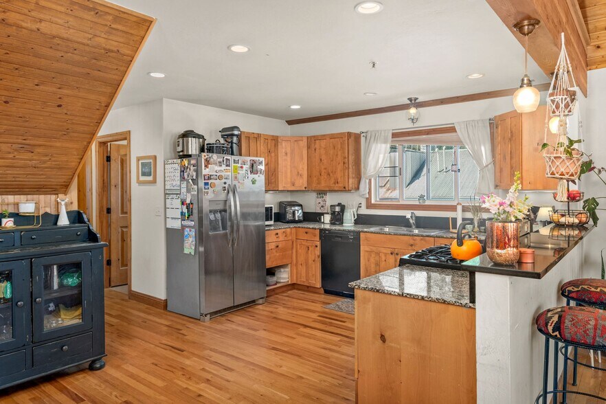 More Photos Of 228 Elk Ave, Crested Butte General Retail For Sale