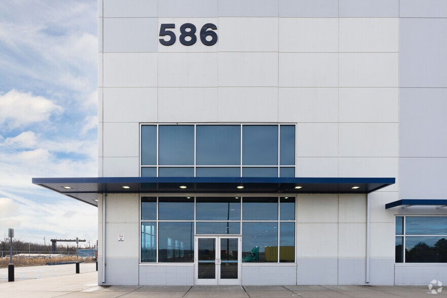 More Photos Of 586 Gulf Ave, Staten Island Distribution For Lease