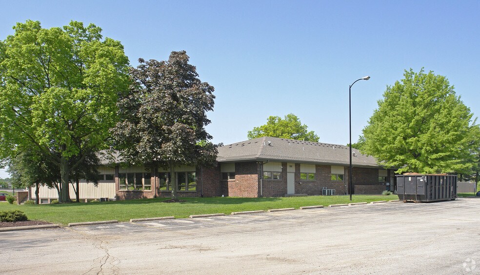 More Photos Of 2850 W Clay St, Saint Charles Office For Sale