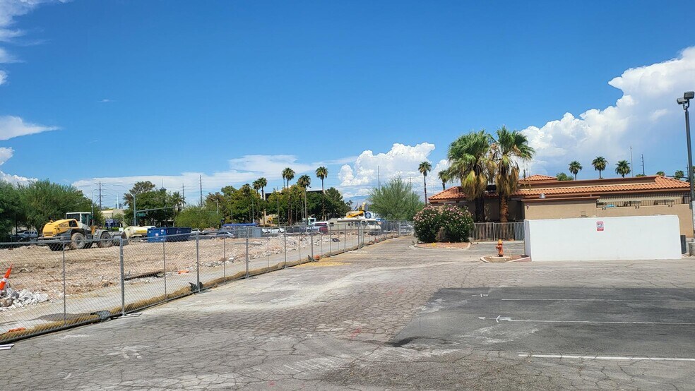 More Photos Of 1825 E Flamingo Rd, Las Vegas Office For Sale