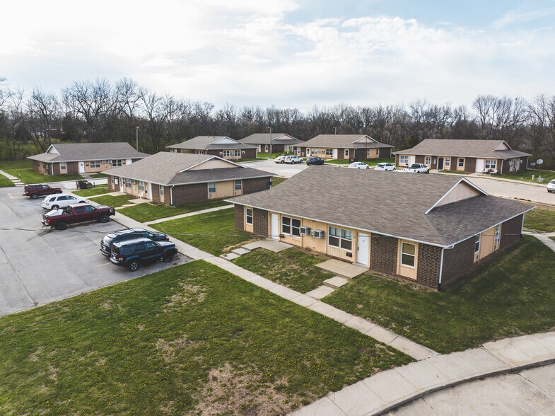 More Photos Of 515 E 7th St, Maryville Apartments For Sale